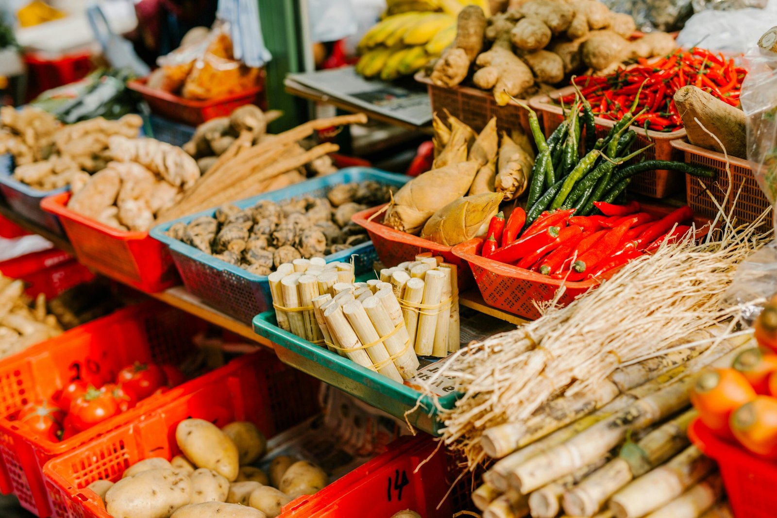 Colorful Peruvian market with spices and fresh produce.